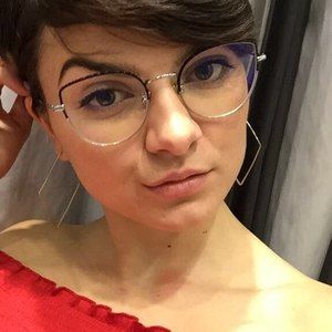 Meet your Posher, Clara